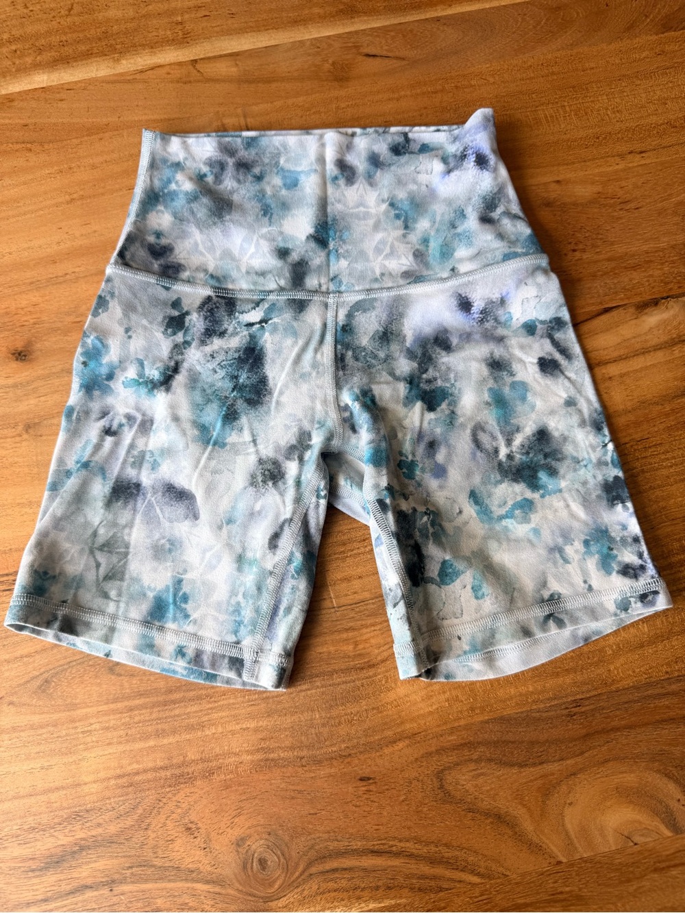 lululemon athletica Align High-Rise Bike Shorts in Blue and Gray Tie-Dye